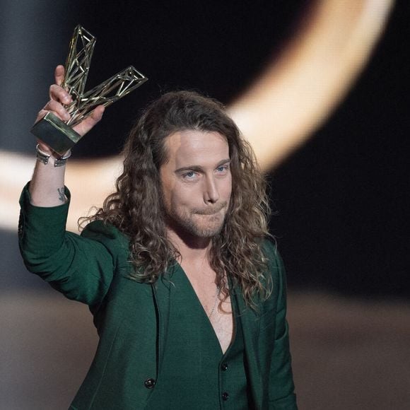 Julien Doré reçoit le prix de la meilleure création audiovisuelle de l'année lors des 36e Victoires de la Musique à la Seine Musicale le 12 février 2021 à Boulogne-Billancourt, France. Photo par David Niviere/Abaca