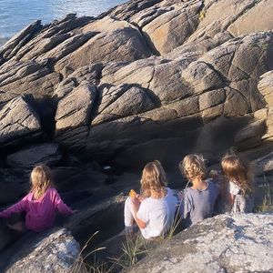 Il s'est notamment confié sur leur éducation

Pierre Niney en vacances avec Natasha Andrews en famille.