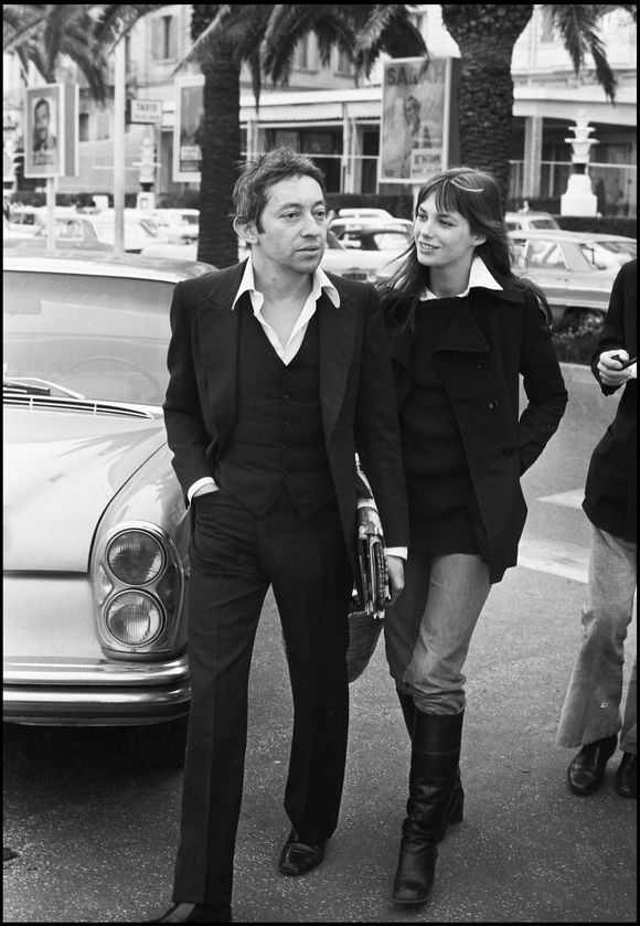 Archives - Serge Gainsbourg et Jane Birkin sortant de l'hôtel "Carlton" à Cannes en 1969. (DANIEL ANGELI / BESTIMAGE).