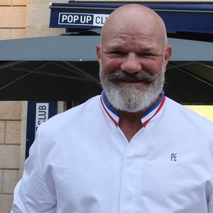 Le chef Philippe Etchebest décline son plat "Signature" en mode street food au sein du Pop Up Club à Bordeaux le 11 septembre 2023.  © Fabien Cottereau / Bestimage
