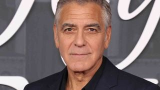 Façades colorées et falaise spectaculaire : zoom sur Cotignac, ce "village d'artistes" où George Clooney compte ouvrir son restaurant