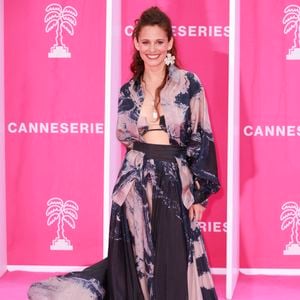 "Je suis complètement passée à autre chose. Ce que je peux dire, c'est qu'elle n'a pas porté plainte contre moi pour diffamation. Je vous laisse en tirer les conclusions.", a-t-elle déclaré.

Lucie Lucas de la série Cannes Confidential
CANNESERIES 2023 Saison 6 à Cannes, dimanche 16 avril 2023.  
Christophe Aubert via Bestimage