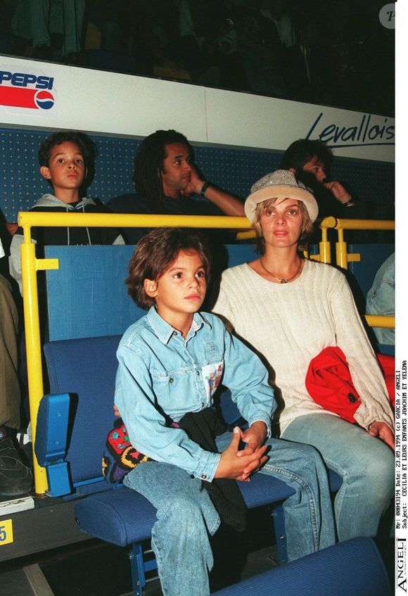 Yannick Noah, Cecilia Rodhe et leurs enfants Joakim et Yelena Noah au Palais des Sports Marcel-Cerdan de Levallois-Perret, pour l’événement « All Star Team ».

AGENCE / BESTIMAGE