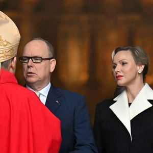 Le prince Albert II de Monaco et la princesse Charlene assistent à la messe pontificale dans le cadre de la célébration de la Sainte Devote, sainte patronne de Monaco, à Monaco le 27 janvier 2025. © Bruno Bebert / Bestimage