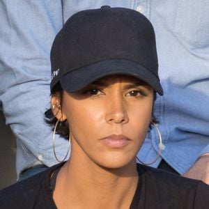 Shy'm regarde son petit ami Benoît Paire jouer dans les tribunes lors des Internationaux de France de tennis à la salle Roland-Garros. Photo Nasser Berzane/ABACAPRESS.COM