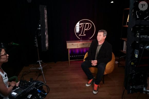 Pascal Bataille en interview pour "Purepeople", avec le format "En privé avec"