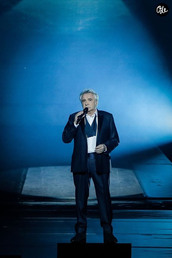 Michel Sardou a répondu présent dans les salles de concert pendant des décennies avant de faire ses adieux à la scène en 2024.

Michel Sardou lors d'un concert à la Bordeaux Métropole Arena dans le cadre de sa tournée « La Dernière Danse », accompagné d'un grand orchestre de 31 musiciens, à Floirac, en France, le 8 février 2018. Photo de Thibaud Moritz/ABACAPRESS.COM