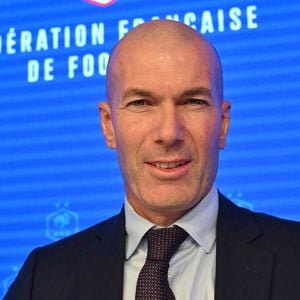 L'ancien international français de football Zinédine Zidane s'exprime lors d'une conférence de presse visant à le présenter comme le nouveau sélectionneur de l'équipe de France, au siège de la Fédération française de football (FFF) à Paris, le 28 juillet 2026. © Christian Liewig/Bestimage