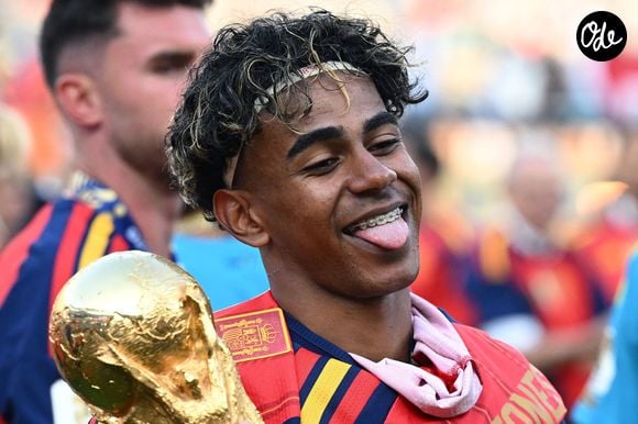 Le jeune joueur a acheté en octobre 2025 l'ancienne maison de Shakira et Gerard Piqué pour environ 11 millions d'euros.

L'Espagne remporte la Coupe du Monde FIFA 2026 (FIFA World Cup 2026) pour la deuxième fois de son histoire.