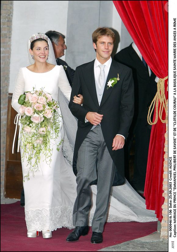 Emmanuel-Philibert de Savoie photographié main dans la main avec une sublime  brune et ce n'est pas Clotilde Courau : Le diaporama - Purepeople