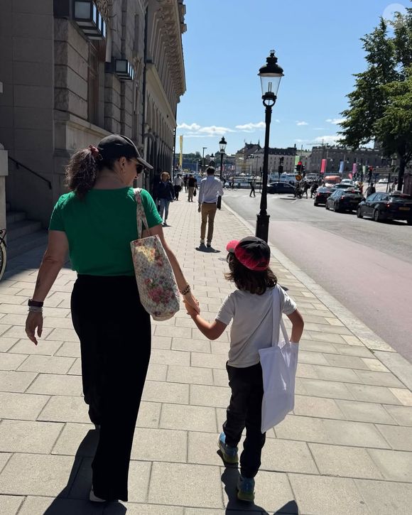 En légende, une lettre aussi tendre que puissante, adressée à son enfant pour ses six ans... 


Virginie Grimaldi et son plus jeune fils sur Instagram.