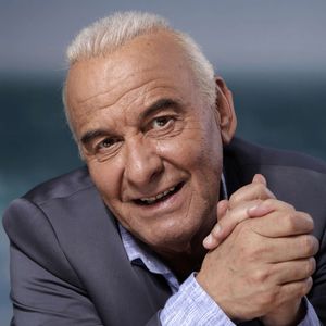 Michel Fugain pose pour notre photographe à Paris, France, le 3 mai 2017. Photo par VIM/ABACAPRESS.COM