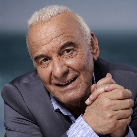 Michel Fugain pose pour notre photographe à Paris, France, le 3 mai 2017. Photo par VIM/ABACAPRESS.COM