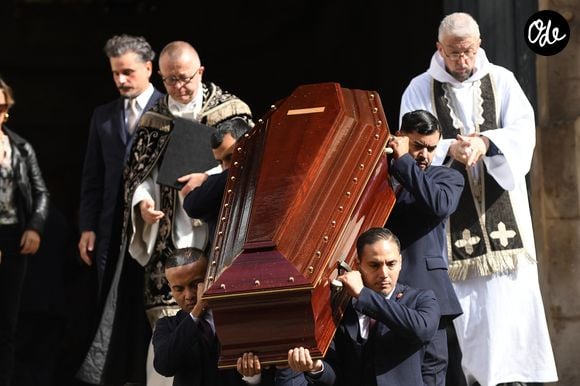 Ses obsèques ont été célébrées ce jeudi 1er octobre à l’église Saint-Roch, à Paris, en présence de sa famille et de nombreux proches.

Exclusif - Obsèques d'Arnaud Denis en l'Eglise Saint Roch à Paris, le 1er octobre 2026.