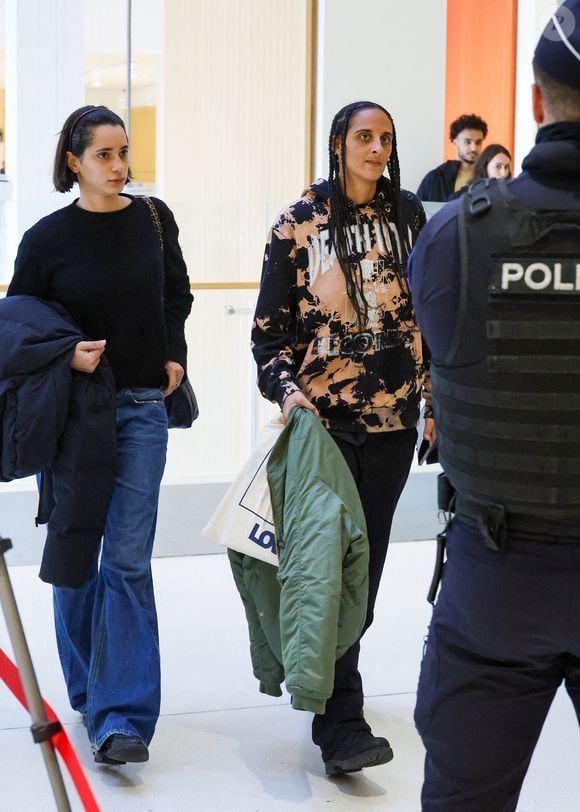 Iman Perez et Roxane Depardieu au procès de Gérard Depardieu pour agressions sexuelles sur deux femmes lors d'un tournage de film en 2021, au tribunal correctionnel de Paris le 26 mars 2025. © Denis Guignebourg / Bestimage