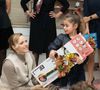 Ils avaient déjà rendu visite à la Croix-Rouge monégasque quelques semaines plus tôt.

Le prince Albert II de Monaco et la princesse Charlène de Monaco assistent au spectacle de Noël à la crèche de la Croix-Rouge Rosine Sanmori et participent à la traditionnelle distribution de cadeaux de Noël à Monaco. Photo par Olivier Huitel / Pool Monaco / Bestimage