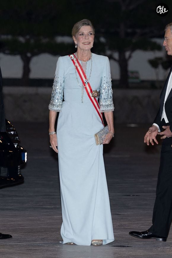 Très émue, la sœur du prince Albert a assisté à cet hommage sous le regard de ses deux filles.

La princesse Caroline de Hanovre arrive au gala "Bonsoir Monte-Carlo - Grande revue - Josephine Baker" à l'opéra de Monte-Carlo à l'occasion de la fête nationale le 19 novembre 2025.

© Olivier Huitel / Pool Monaco / Bestimage
