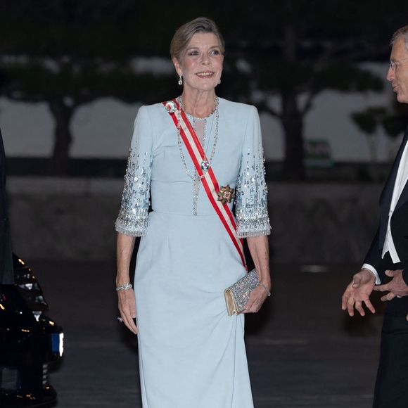 Très émue, la sœur du prince Albert a assisté à cet hommage sous le regard de ses deux filles.

La princesse Caroline de Hanovre arrive au gala "Bonsoir Monte-Carlo - Grande revue - Josephine Baker" à l'opéra de Monte-Carlo à l'occasion de la fête nationale le 19 novembre 2025.

© Olivier Huitel / Pool Monaco / Bestimage