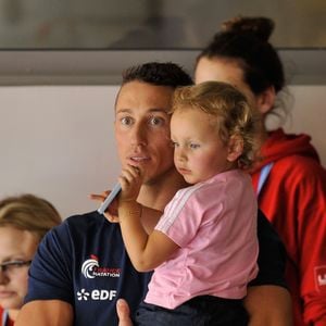 Frederick Bousquet et sa fille Manon - Laure Manaudou s'est offert sa première médaille internationale depuis quatre ans en remportant l'argent sur le 100 m dos à l'Euro-2012 en petit bassin. Chartres, le 23 novembre 2012. Photo : Agence / Bestimage
