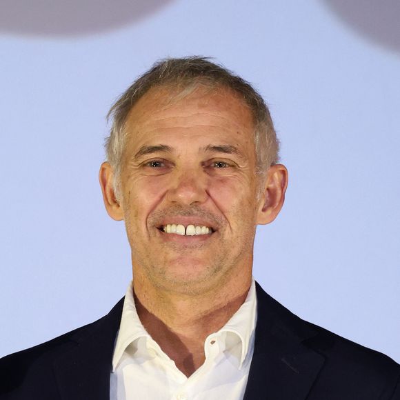 En comptant boisson et dessert, il faut prévoir environ 50 à 55 euros pour un menu complet.

Paul Belmondo - Photocall de la cérémonie de clôture de la 13ème édition du festival 2 Cinéma de Valenciennes le 3 octobre 2023. © Denis Guignebourg/Bestimage