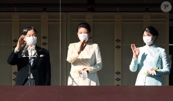 Le prince Hisahito est le seul héritier au trône.

L'empereur Naruhito, l'impératrice Masako , la princesse Aiko - La famille impériale du Japon lors d'une apparition au balcon du palais impérial pour la cérémonie des voeux à Tokyo le 2 janvier 2023. © POOL via ZUMA Press Wire / Bestimage
