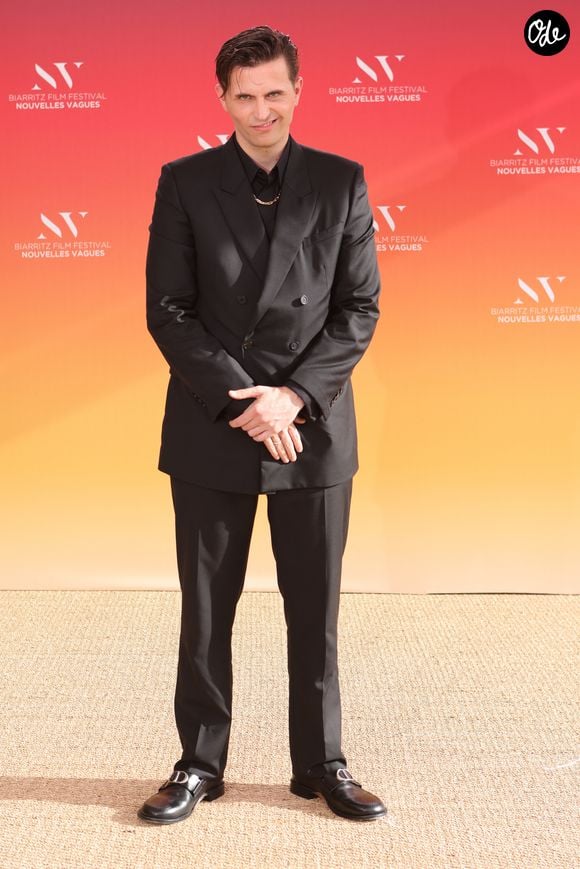 Raphaël Qunenard, membre du Jury, au Théâtre de la Gare du Midi lors de la Cérémonie d'ouverture du Festival international du film de Biarritz - Nouvelles Vagues 2026, le 23 juin 2026. © Jean-Marc Lhomer / Bestimage