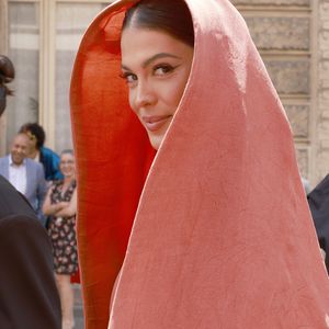 Si l'on connaît son goût pour le collagène marin, on a demandé à l'ancienne reine de beauté ses autres conseils beauté, notamment sur l'alimentation.




Iris Mittenaere - Arrivées au défilé de mode Haute-Couture automne-hiver 2024/2025 “Stephane Rolland” lors de la Fashion Week de Paris le 26 juin 2024.

Christophe Aubert via Bestimage