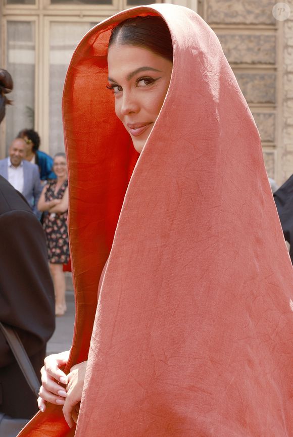 Si l'on connaît son goût pour le collagène marin, on a demandé à l'ancienne reine de beauté ses autres conseils beauté, notamment sur l'alimentation.




Iris Mittenaere - Arrivées au défilé de mode Haute-Couture automne-hiver 2024/2025 “Stephane Rolland” lors de la Fashion Week de Paris le 26 juin 2024.

Christophe Aubert via Bestimage