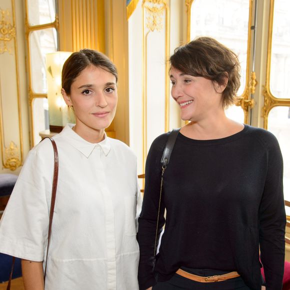 Daniela Lumbroso et sa fille Lola Bessis - Remise de décoration de Commandeur de l'Ordre des Arts et des Lettres à Harvey Keitel au ministère de la culture à Paris. Le 13 octobre 2015 © Agence Bestimage