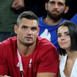 Florent Manaudou et sa compagne Lola Duménil - Les célébrités assistent à la victoire de l'équipe de France de basket face au Canada (82-73) lors des Jeux Olympiques de Paris2024, le 6 août 2024. © Jacovides-Perusseau / Bestimage