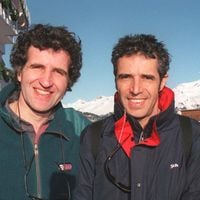 "Je ne saurai jamais ce qu'il s'est passé" : Julien Clerc a appris à vivre sans son célèbre frère, il n'espère qu'une seule chose...