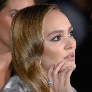 A ses yeux, sa digne héritière souvent taxée de Nepo Baby doit uniquement sa carrière à" son talent et à son travail". C'est dit !

Lily-Rose Depp. 4 décembre 2024. Première britannique de Nosferatu, à l'Odeon Luxe, Leicester Square, Londres.