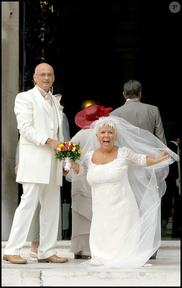 Avec cette déclaration publique, elle transforme son anniversaire de mariage en une véritable leçon de sincérité et de fidélité.


Archive - Mariage de MIMIE MATHY et BENOIST GERARD en la mairie de Neuilly Sur Seine. © Guillaume Gaffiot / Bestimage