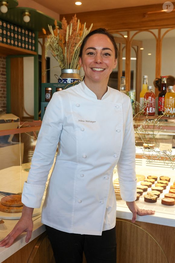 La meilleure pâtissière du monde Nina Métayer lors de l’inauguration de sa boulangerie-patisserie "Fournil par Nina" à La Rochelle, France, le 16 novembre 2024. Distinguée Pâtissière Mondiale 2023 par l’Union Internationale des Boulangers Pâtissiers et World’s Best Pastry Chef 2024 par les World’s 50’s Best, Nina Métayer ouvre deux établissements dans sa ville natale, "Le Fournil par Nina" et "Chez Paillat par Nina". © Jean-Marc Lhomer/Bestimage