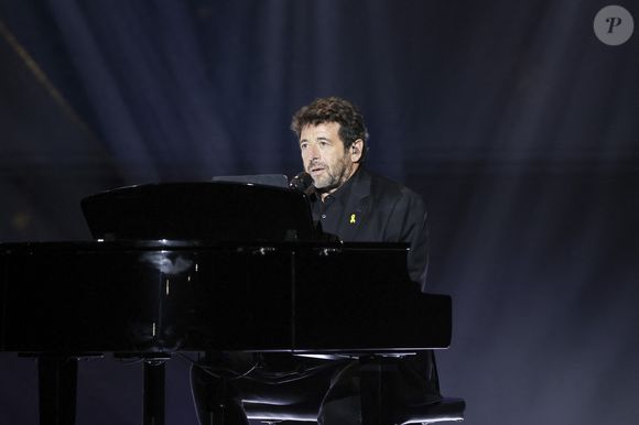 Patrick Bruel lors d'une cérémonie organisée par le Conseil des institutions juives de France (CRIF) en hommage aux victimes des attentats du Hamas du 7 octobre 2023 contre Israël, à l'occasion du premier anniversaire de l'événement, à Paris, le 7 octobre 2024. 
© Jack Tribeca / Bestimage
