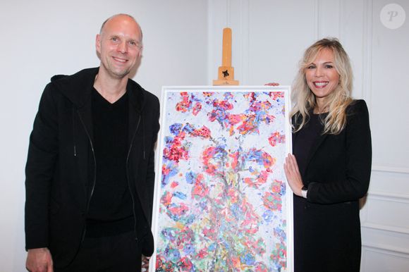 Laurence Auzière et son compagnon Matthieu Gasser lors de la soirée de vernissage de l'exposition du duo d'artistes Laurence Matthieu Gasser et Laurence Auzière (Edition Florentin) à la boutique Steinway & Sons à Paris le 25 novembre 2024.

© Philippe Baldini / Bestimage