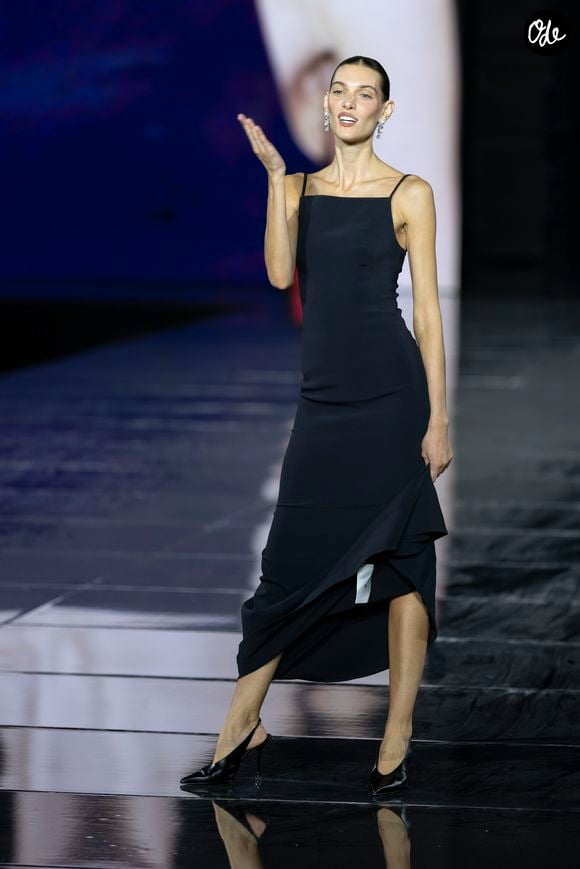 Charlotte Cardin – Défilé L’Oreal Paris « Express Your Worth » à Paris, France, le 29 septembre 2026. © Olivier Borde / Bestimage