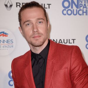 Julien Doré lors du 70e Festival de Cannes à Cannes, le 24 mai 2017. 

Photo : Denis Guignebourg / Bestimage