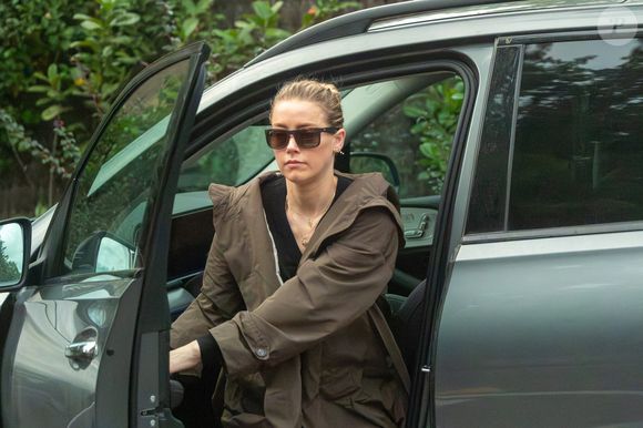 Amber Heard à la sortie d'une voiture à Madrid. Photo par 305SCHOCK / Bestimage