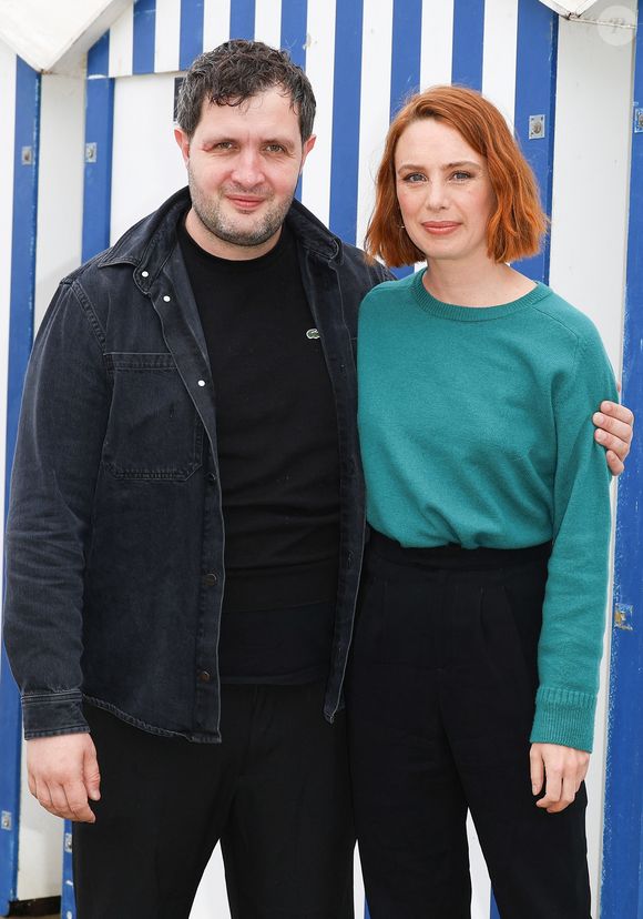 Karim Leklou et Laetitia Dosch au photocall du film "Le Roman De Jim" lors du 38ème festival du film de Cabourg, France, le 14 juin 2024. Les Journées romantiques du 38ème Festival du film de Cabourg (Calvados) auront lieu du 12 au 16 juin. © Coadic Guirec/Bestimage
