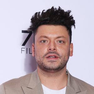 Le 25 mai 2026, il a partagé sur Instagram son coup de cœur pour l'établissement éphémère "Le Cinquante".

Kev Adams - Première du film "L'infiltrée" au cinéma Pathé Palace de Paris le 2 février 2026. © Denis Guignebourg/Bestimage