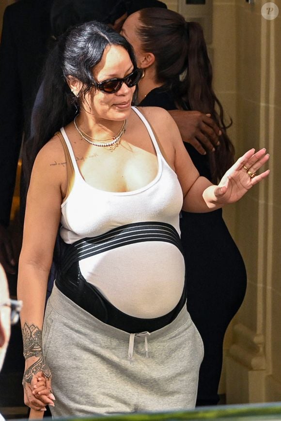 Rihanna, enceinte, son compagnon A$AP Rocky (ASAP) et leurs enfants RZA Athelston Mayers et Riot Rose Mayers check-out de l'hôtel Le Royal Monceau - Raffles Paris, France, le 3 juillet 2025. © Yehiel Chekroune/Bestimage