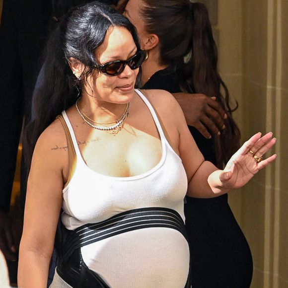Rihanna, enceinte, son compagnon A$AP Rocky (ASAP) et leurs enfants RZA Athelston Mayers et Riot Rose Mayers check-out de l'hôtel Le Royal Monceau - Raffles Paris, France, le 3 juillet 2025. © Yehiel Chekroune/Bestimage