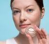 Le premier privilégie une couvrance nette, le second fusionne subtilement maquillage et soin hydratant et le troisième promet un effet nourrissant tout au long de la journée.