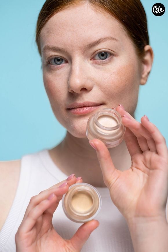 Le premier privilégie une couvrance nette, le second fusionne subtilement maquillage et soin hydratant et le troisième promet un effet nourrissant tout au long de la journée.
