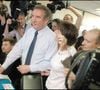 Un âge qu'il expliquait à Karine Le Marchand dans "Une ambition intime" 
François Bayrou et sa femme Elisabeth au bureau de vote de Pau