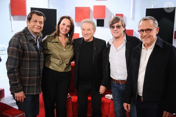 Exclusif - Laurent Mariotte, Julia Vignali, Michel Drucker, Thomas Dutronc et Emmanuel Chaunu lors de l'enregistrement de l'émission Vivement dimanche au studio Rive gauche, présentée par M. Drucker, diffusée sur France 3, le 1er mars 2026, à Paris, France, le 18 février 2026. © Guillaume Gaffiot/Bestimage