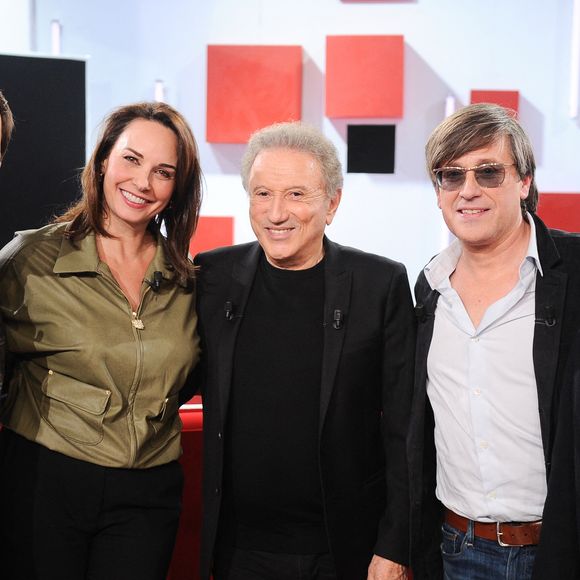 Exclusif - Laurent Mariotte, Julia Vignali, Michel Drucker, Thomas Dutronc et Emmanuel Chaunu lors de l'enregistrement de l'émission Vivement dimanche au studio Rive gauche, présentée par M. Drucker, diffusée sur France 3, le 1er mars 2026, à Paris, France, le 18 février 2026. © Guillaume Gaffiot/Bestimage