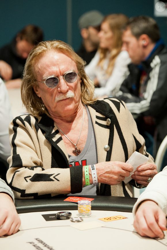 Le chanteur français Christophe assiste à l'European Poker Tour au Centre international de Deauville à Deauville, France, le 2 février 2012. Photo par Sandrine Boyer Engel/ABACAPRESS.COM