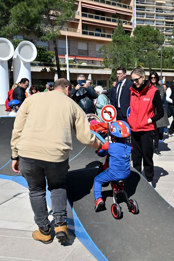 Le prince Albert II de Monaco et la princesse Charlene ont participé à la Road Safety Day, une journée de sensibilisation et de sport pour toute la famille dédié à la sécurité routière à vélo et à l'initiation des jeunes au sport, à Monaco organisée par la Fondation Princesse Charlene, le 23 mars 2025.  © Bruno Bebert/Bestimage